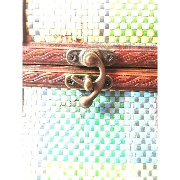 Storage Chest / Display Chest Vintage Wicker Clasp Closure - Picture 12 of 13